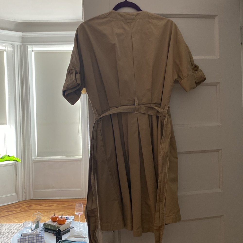 Badgley Mischka
Short-Sleeve Trench Coat - Picture 4 of 4